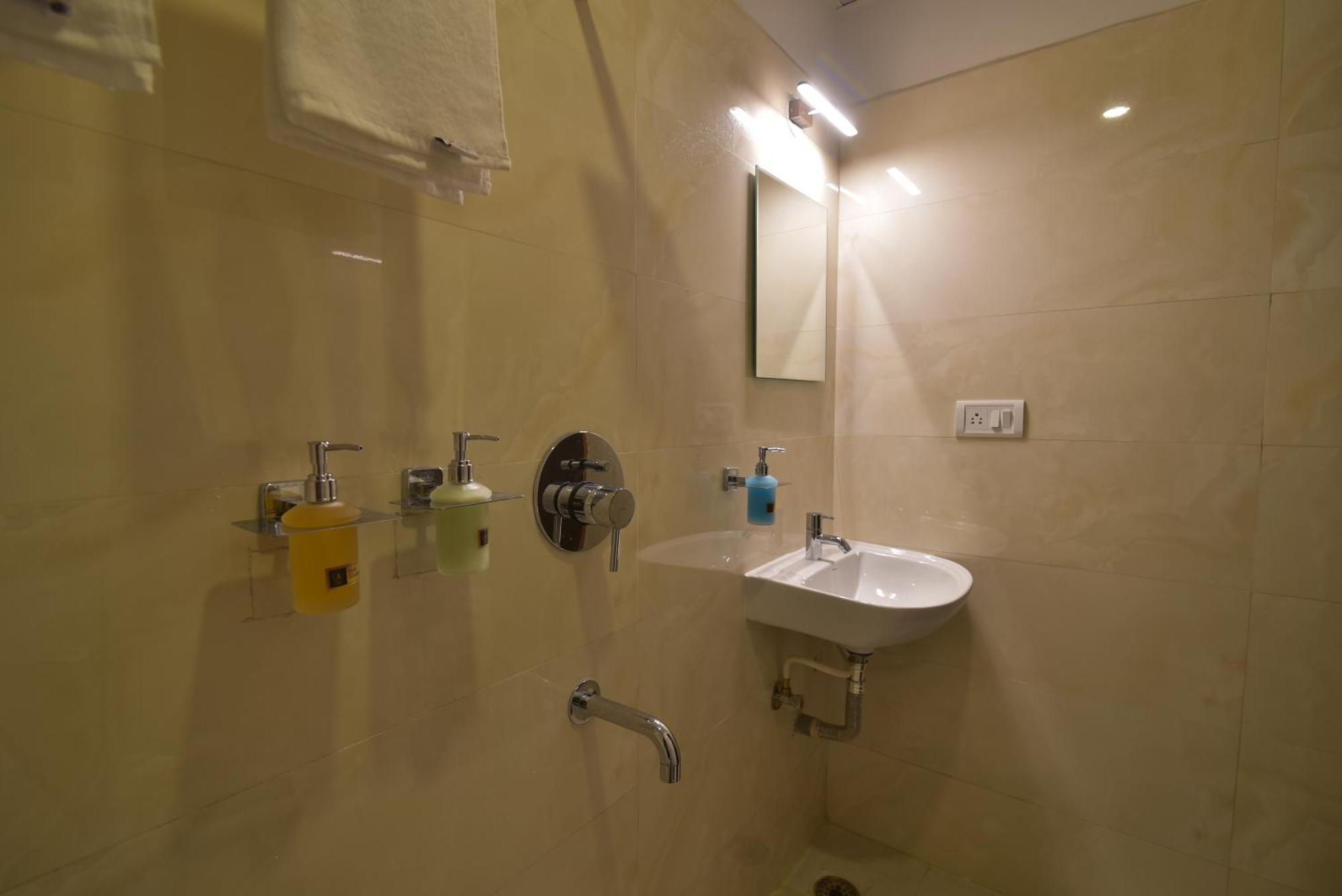 Address 24 Inn Bangalore Bagian luar foto